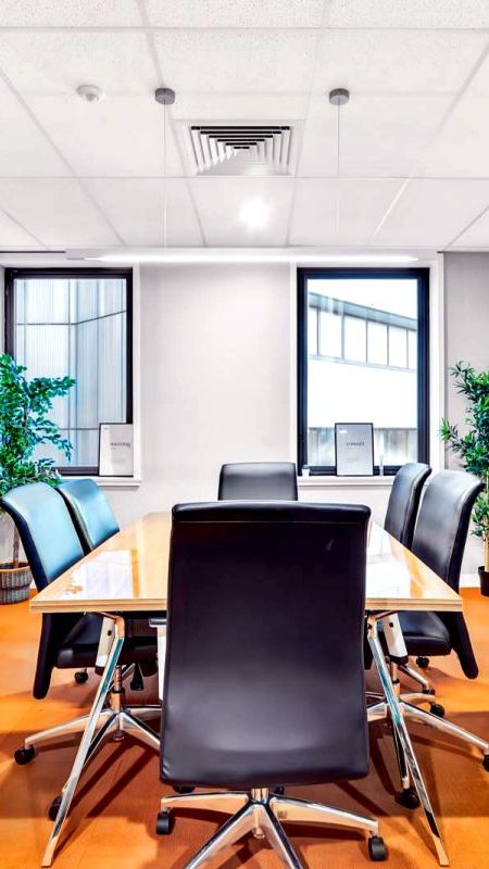 6-seat-meeting-room-L3-panelled-Spot-Coworking-p450-1