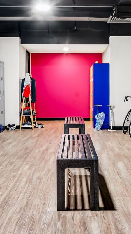 end-of-trip-locker-room-bike-racks-Spot-Coworking-p450