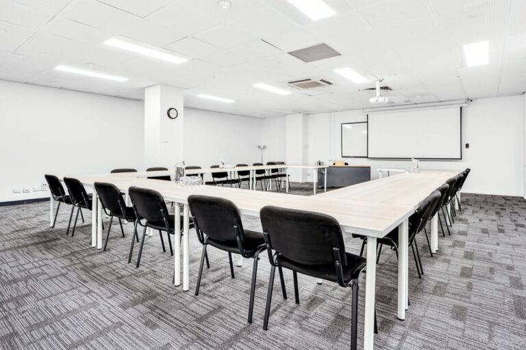 basement-training-room-4-Spot-Coworking-l