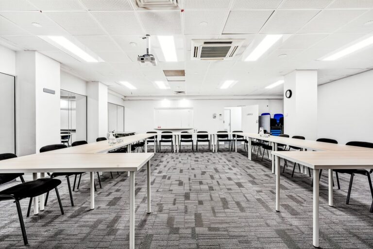basement-training-room-Spot-Coworking-db72-l