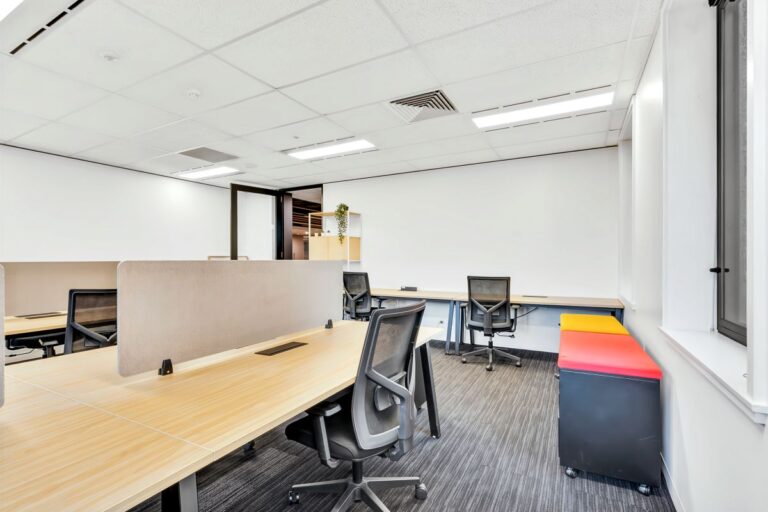 hot-desks-day-pass-Spot-Coworking-91d1-l