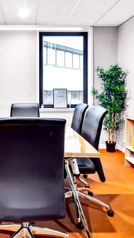 6-seat-meeting-room-L3-panelled-Spot-Coworking-p450b