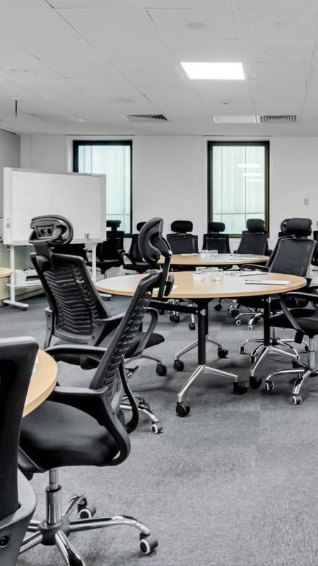 office-space-circular-desks-Spot-Coworking-p450